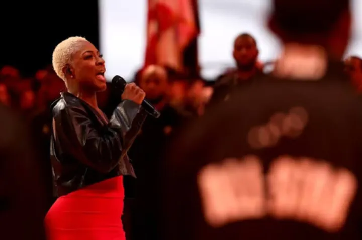 خواننده مشهور، سرود ملی کانادا را به نفع بومیان تغییر داد